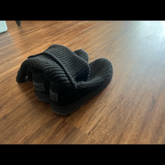 UGG - Picture 2 of 3
